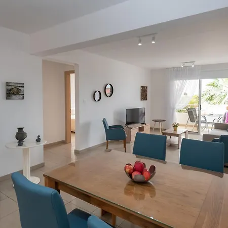 Narcissos 'nissi Beach' A8