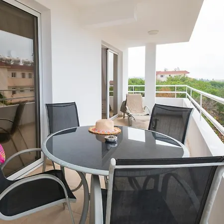 Narcissos 'nissi Beach' A8 *