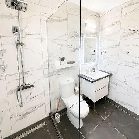 Narcissos 'nissi Beach' A8 *