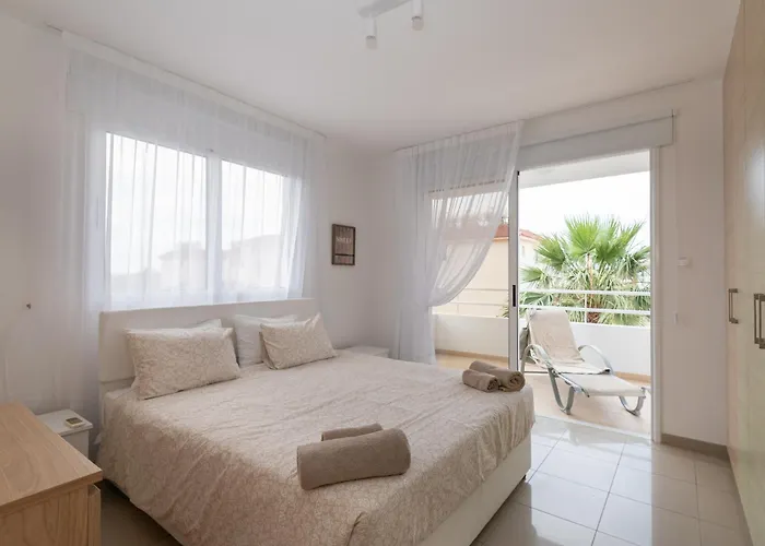 Narcissos 'nissi Beach' A8