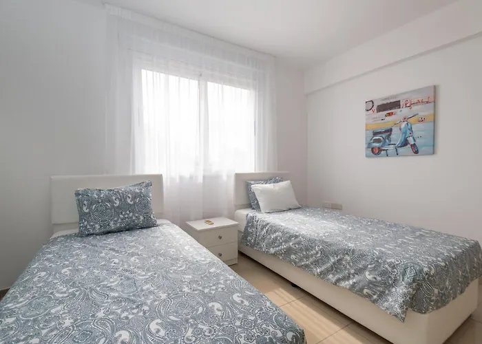 Narcissos 'nissi Beach' A8