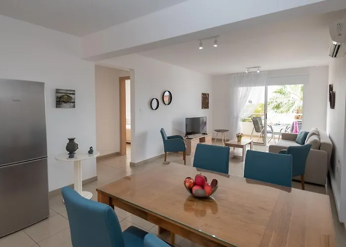 Narcissos 'nissi Beach' A8